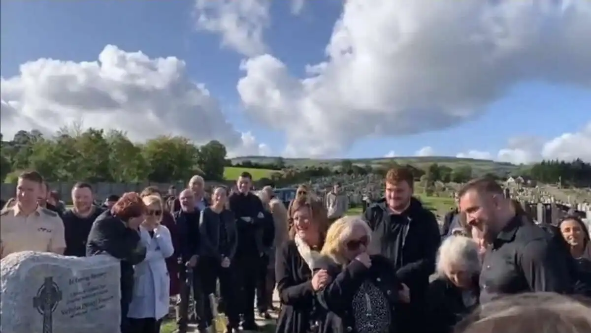 Un irlandais blague à son propre enterrement