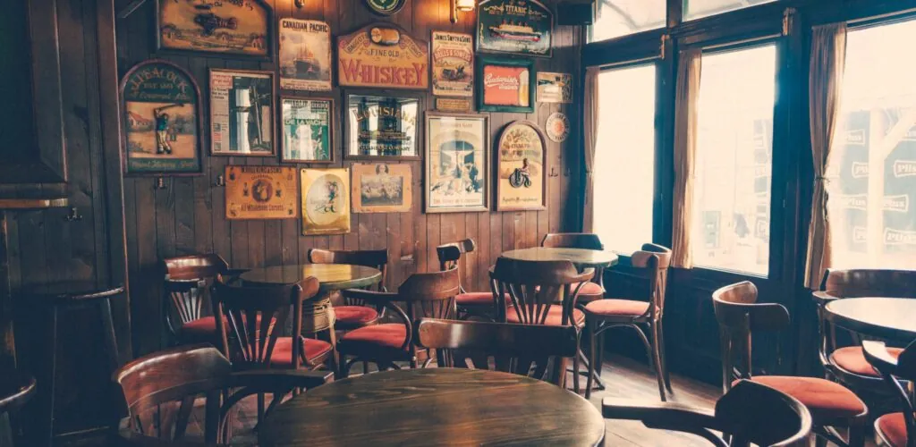 Covid-19: Irlanda retrasa la reapertura del interior de los irish pubs y restaurantes