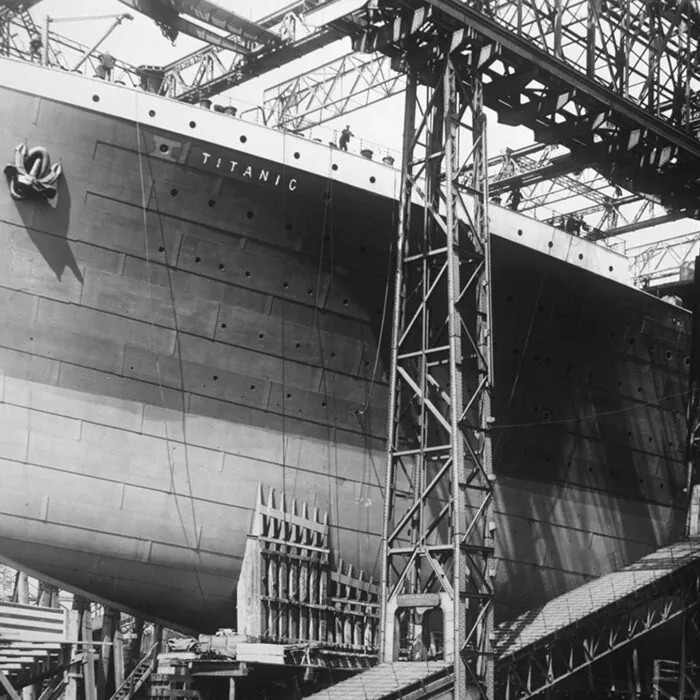 Le Titanic en construction - Domaine public