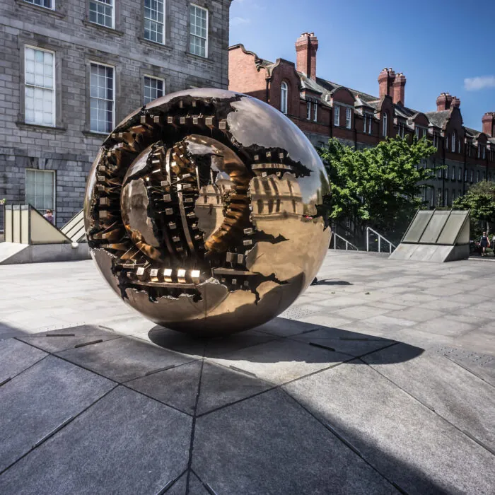 Sphere with Sphere à Trinity College, Dublin - William Murphy - cc