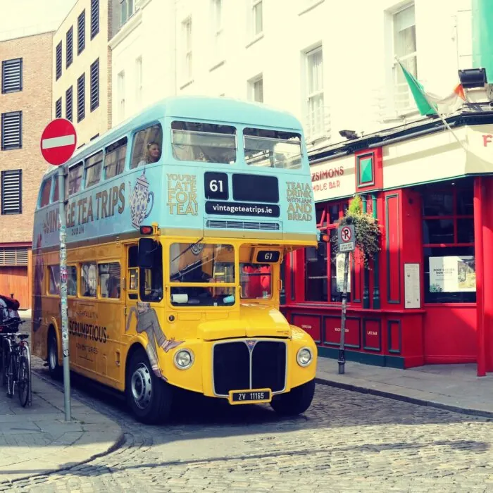 Vintage Tea Trips 2 Un bus Vintage Tea Trips à Dublin - Cityswift - cc