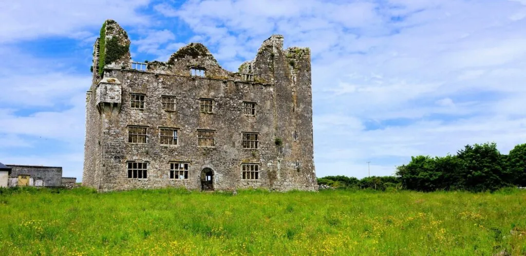 leamaneh castle