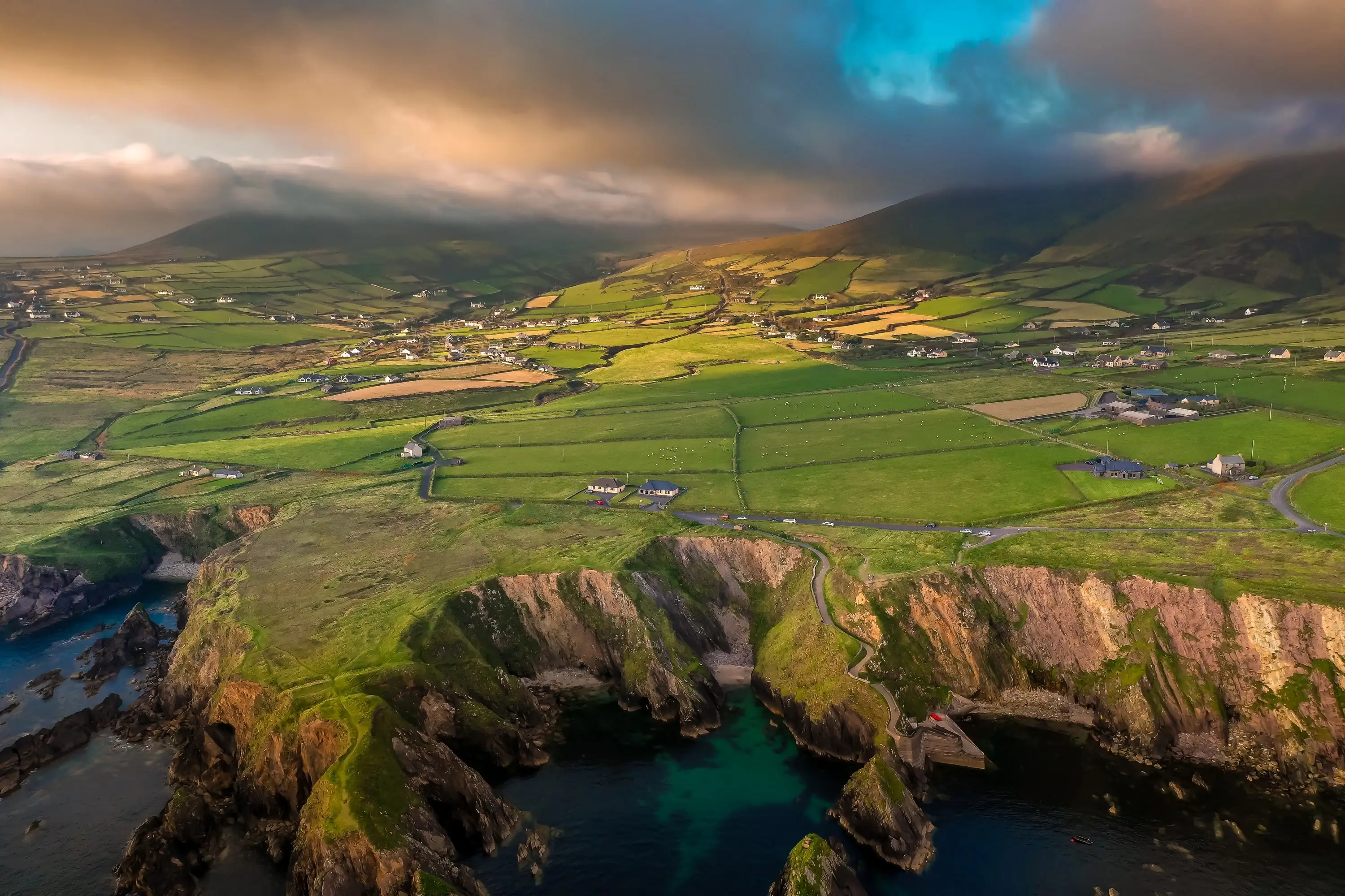 Vue aérienne sur Dunquin - © Cristi