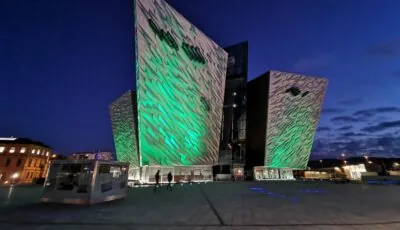 La experiencia Titanic Belfast - © Wirestock