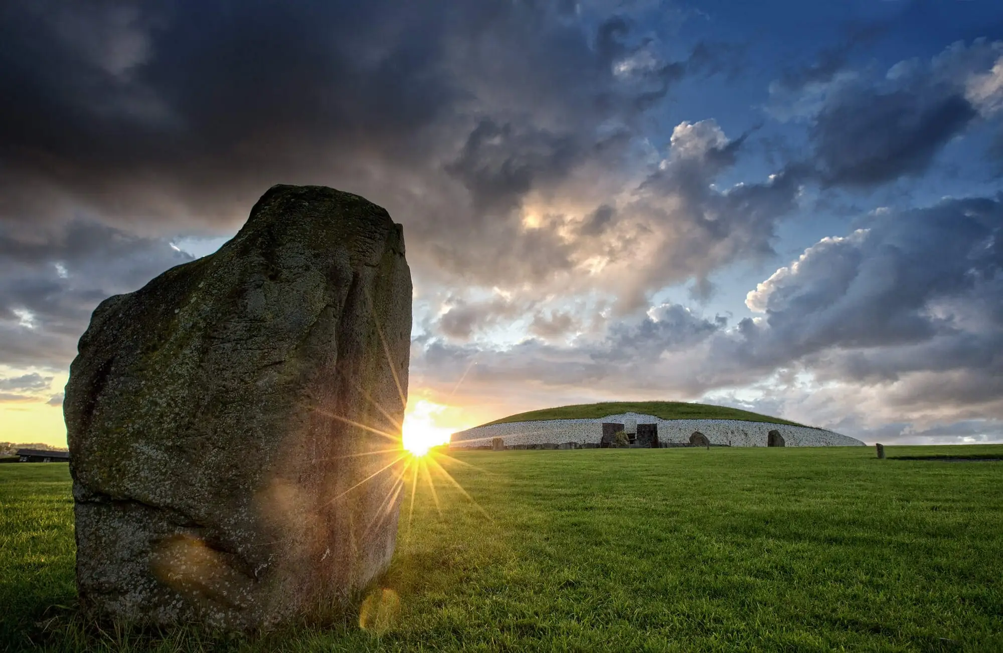 Newgrange - Brian Morrison - © Tourism Ireland