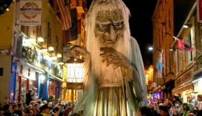 La Macnas Halloween Parade