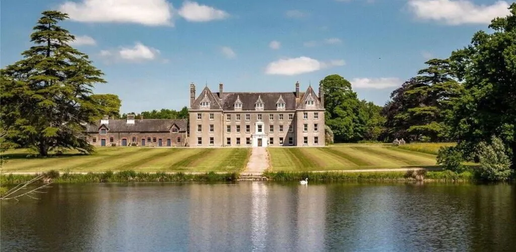 Irlanda – Una mansión del siglo XVII y su finca, ¡a la venta por 15,1 millones de dólares!
