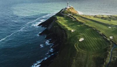 El faro de Old Head en Kinsale y su campo de golf - ©Old Head Golf Links