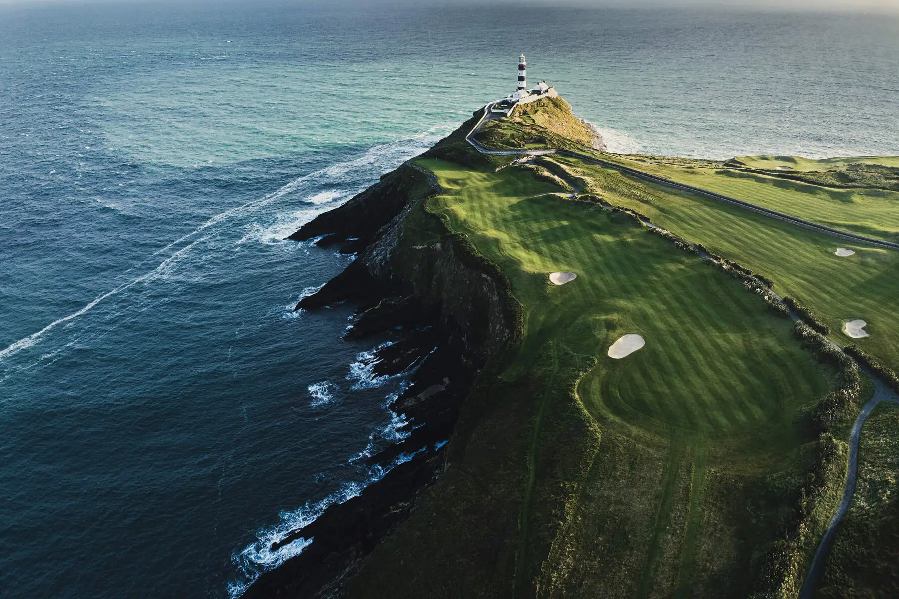 El faro de Old Head en Kinsale y su campo de golf - ©Old Head Golf Links