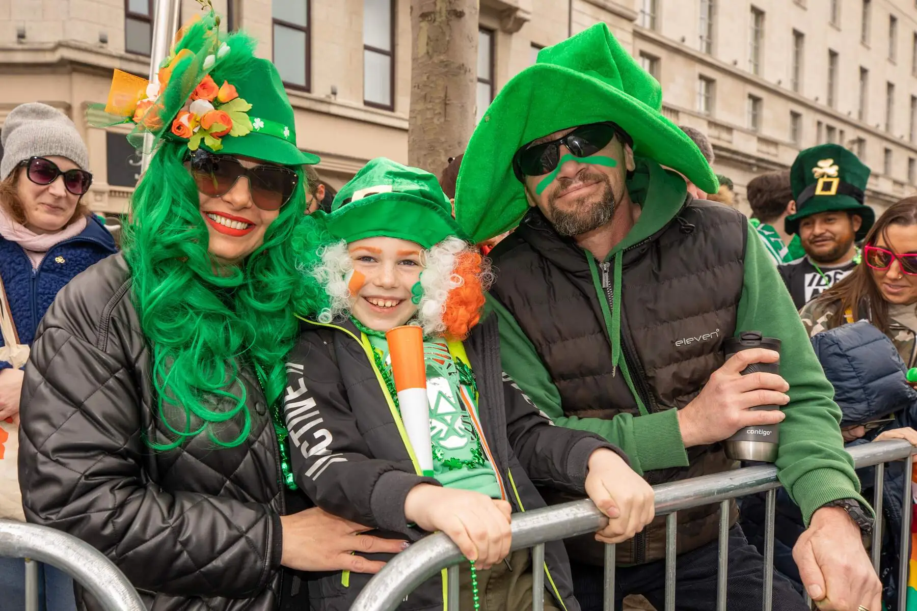Des gens en vert à la Saint Patrick - ©Allen Kiely - Failte Ireland
