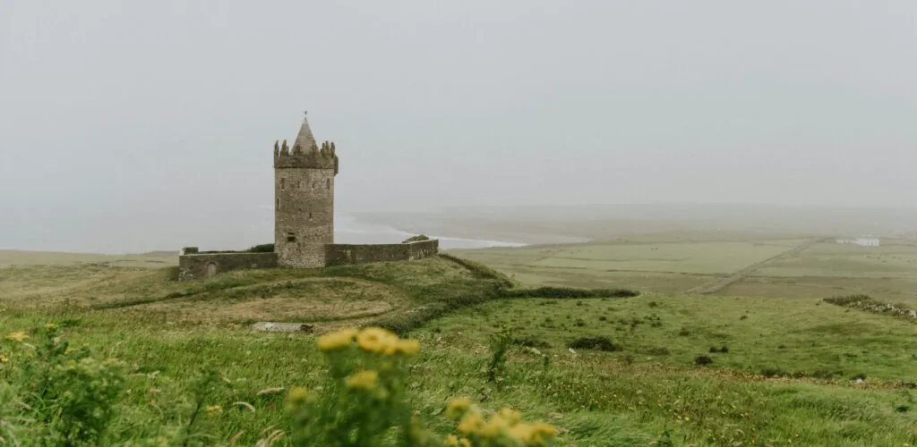 Cómo evitar los cargos por roaming en Irlanda: las ventajas de usar la eSIM para tu viaje