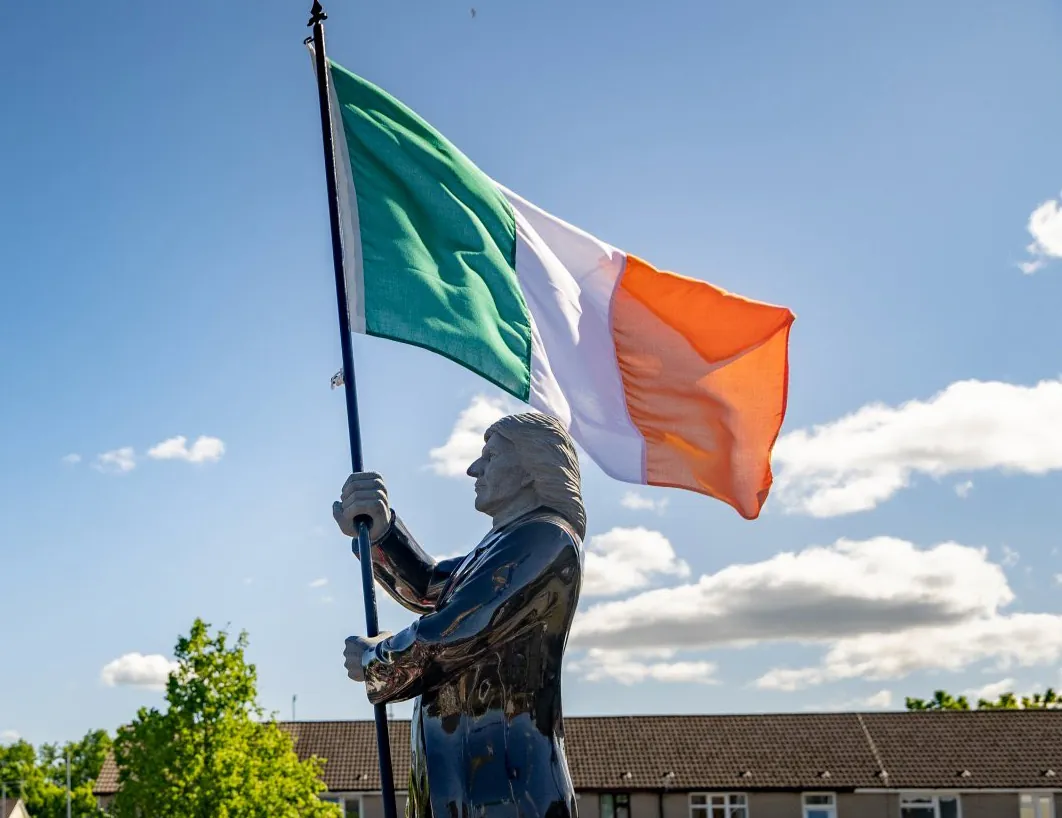 Estatua de Bobby Sands - @PolDeBuitleir (X)