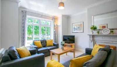 105 - Lovely Townhouse By Shortstays