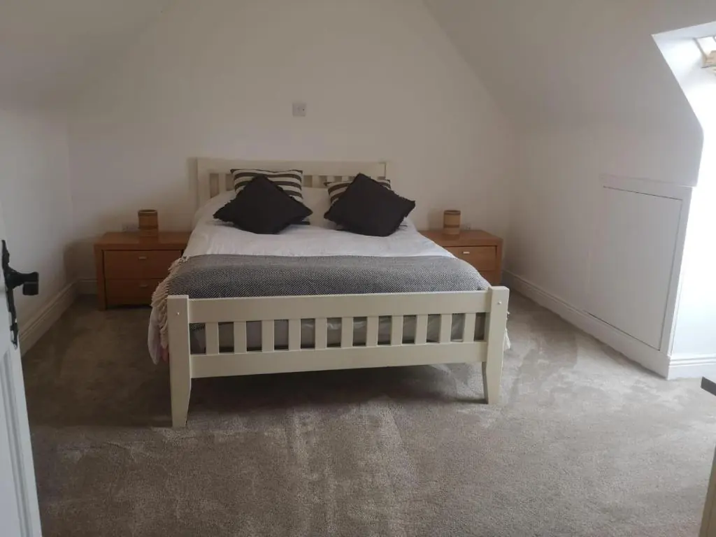 3 bed house with 2 living areas and 2 bathrooms