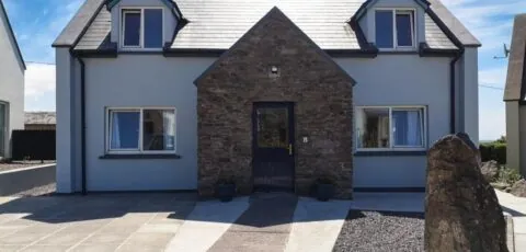 4 bedroomed holiday home close to the beach