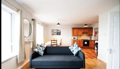 Cosy, Cute and Modern Apartment steps to the beach