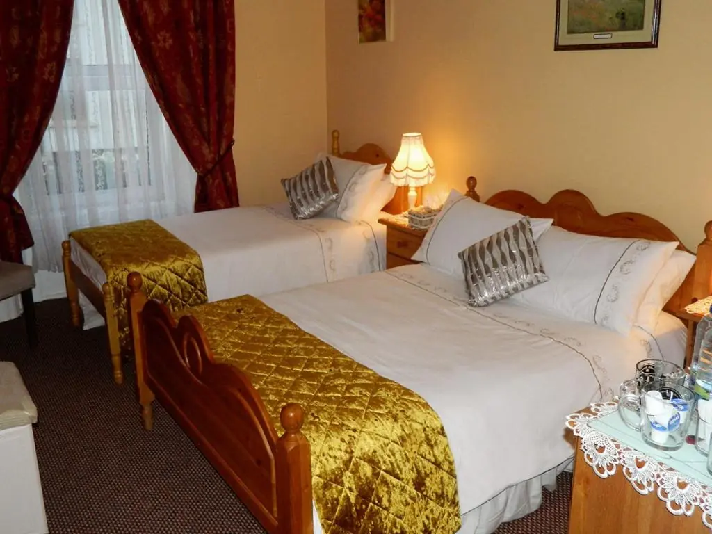 Inishross House