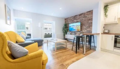 Modern CANAL VIEW Home, in City Centre, Sleeps 8