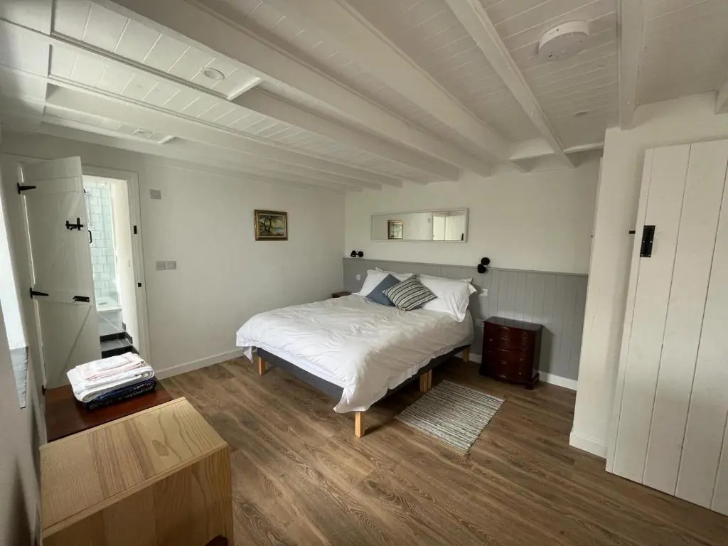 Pier Cottage with private water access to Colla Pier