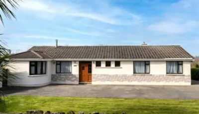 Quiet self-catering holiday home with surrounding lakes