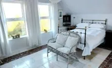 Stunning apartment set in private native woodland