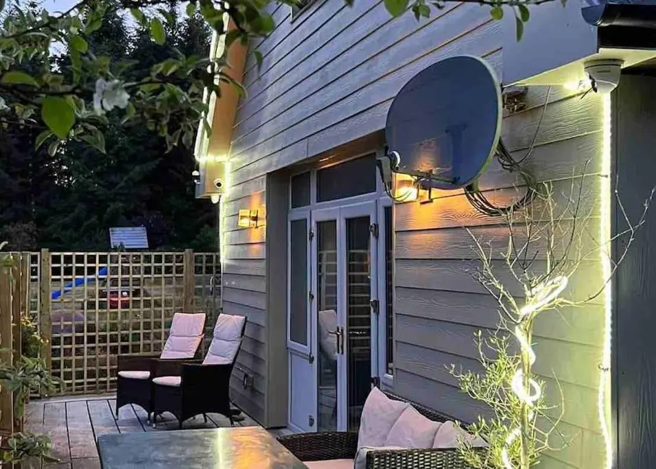 The Bird House - Coastal Lodge in lovely Forest Setting nr. Kinsale