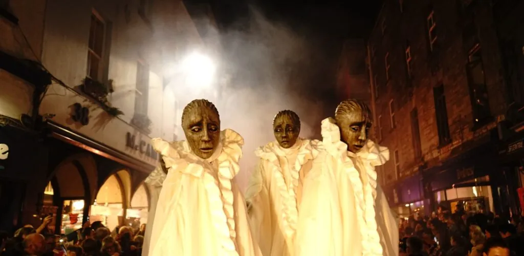 Halloween en Dublín: Macnas prepara un desfile monumental y gratuito