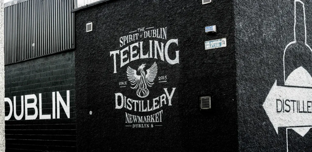Visitan destilerías irlandesas… sin beber: la cifra que rompe los tópicos